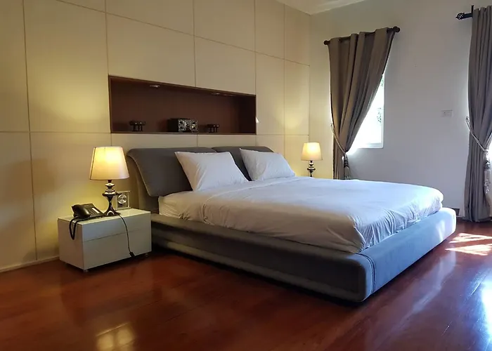 ゲストハウス Prompimarn Toscana 3*